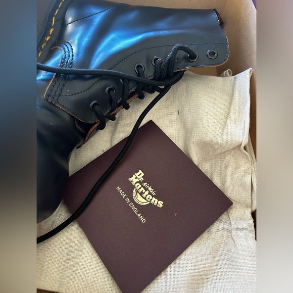 1460 VINTAGE MADE IN ENGLAND LACE UP BOOTS, with box. new, worn once. - Picture 6 of 8